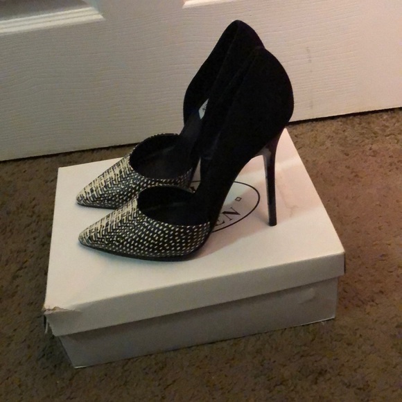Steve Madden varcityy black/white stiletto heal - Picture 2 of 6